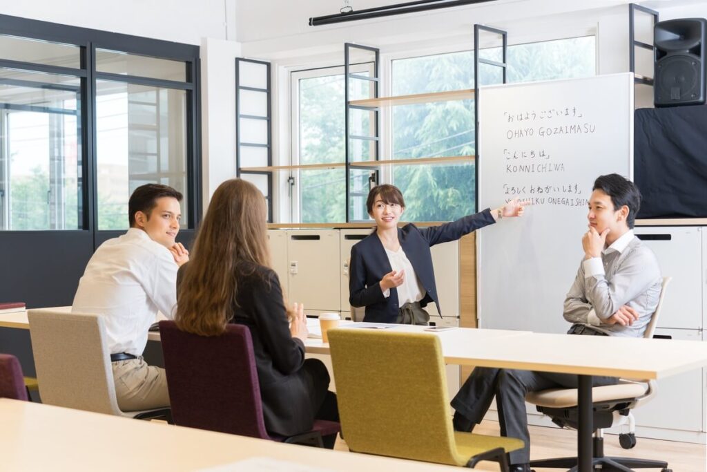 ホテル集客代行のメリット・デメリットを解説！外部委託を活用するポイントとは？